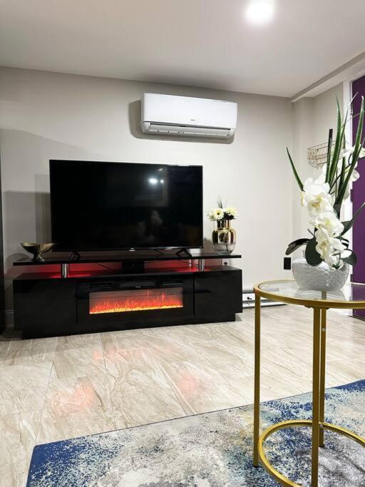 Beautiful Golden Oasis Apartment *